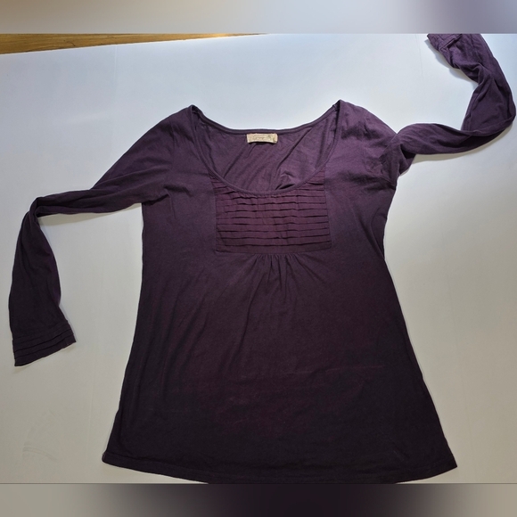 Propaganda long sleeve purple top with pleating on cuffs and neckline. Lg - Picture 4 of 7